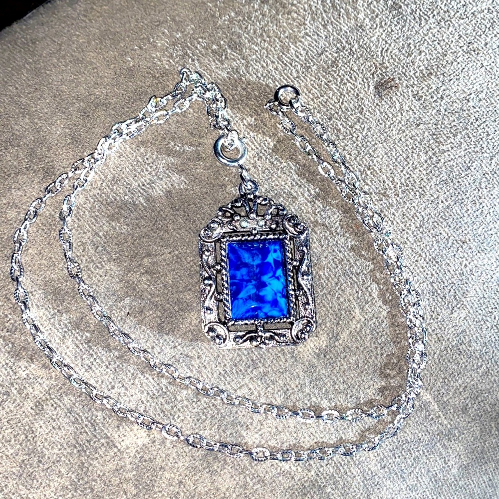 Blue marbled necklace